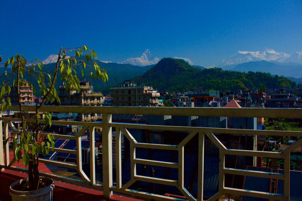 Hotel Himalayan Inn Покхара Экстерьер фото