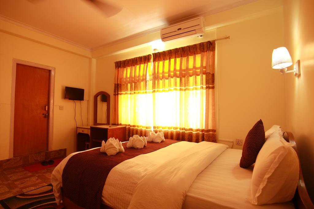 Hotel Himalayan Inn Покхара Экстерьер фото
