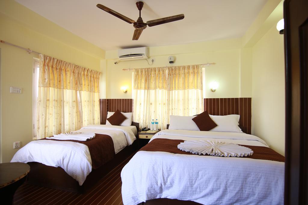 Hotel Himalayan Inn Покхара Экстерьер фото